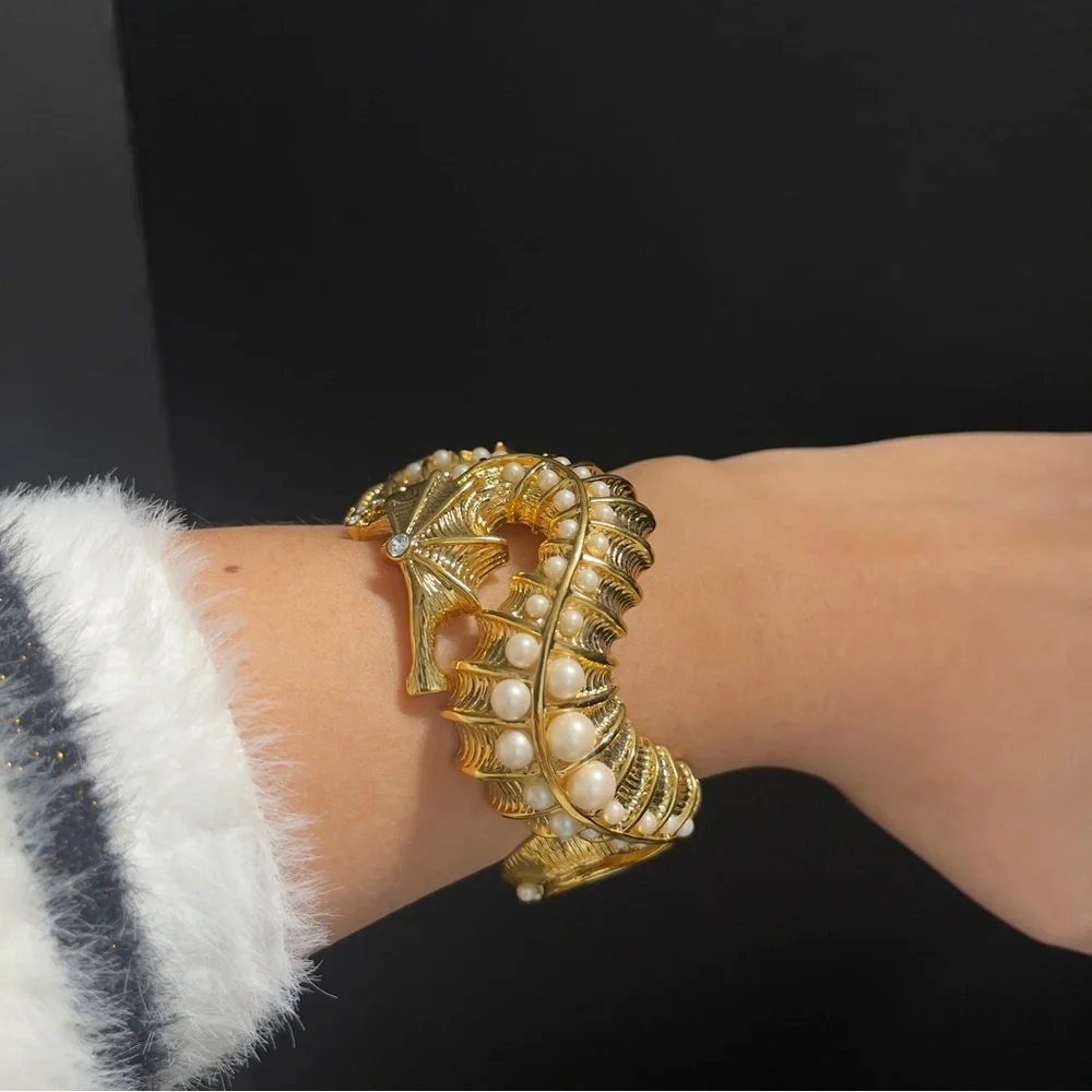 Kate Spade Rare Faux Pearl Gold Tone Seahorse Bangle Bracelet - Picture 8 of 12